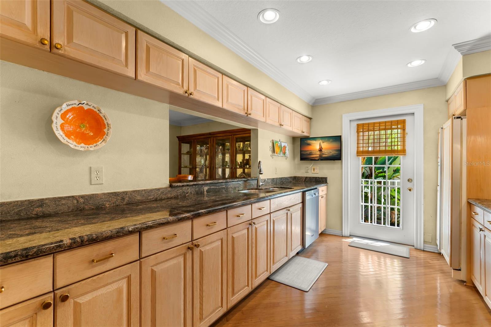 Image 16 of 68 For 1417 Beach Drive Ne