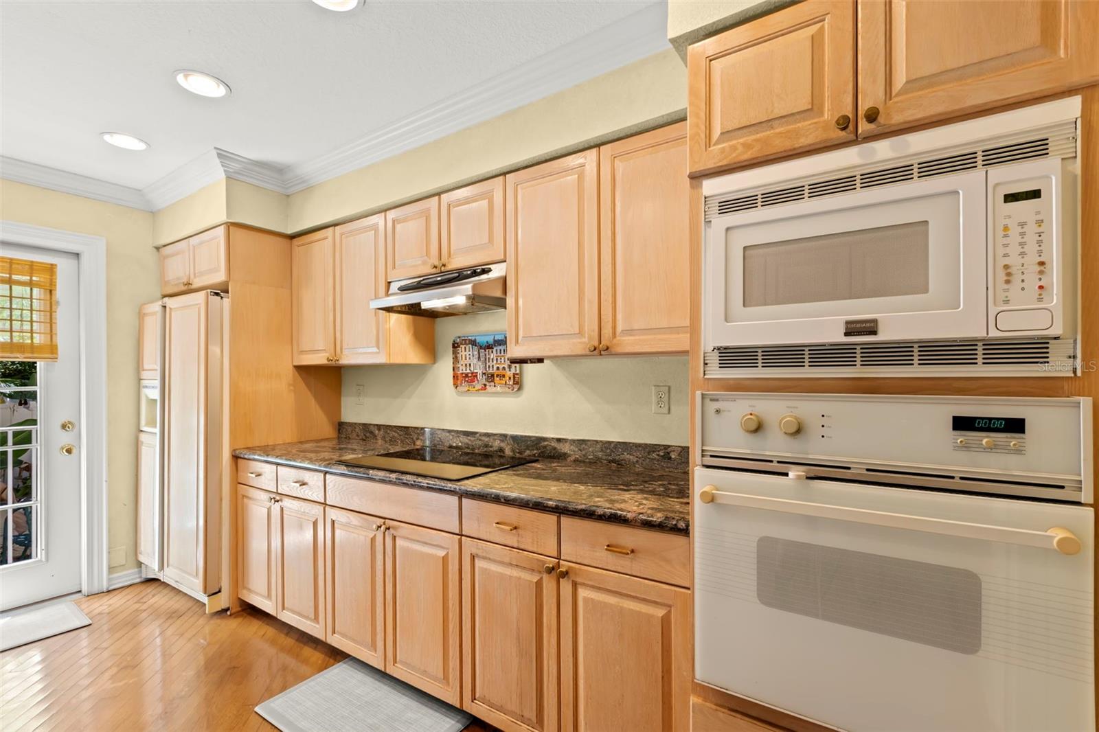 Image 17 of 68 For 1417 Beach Drive Ne