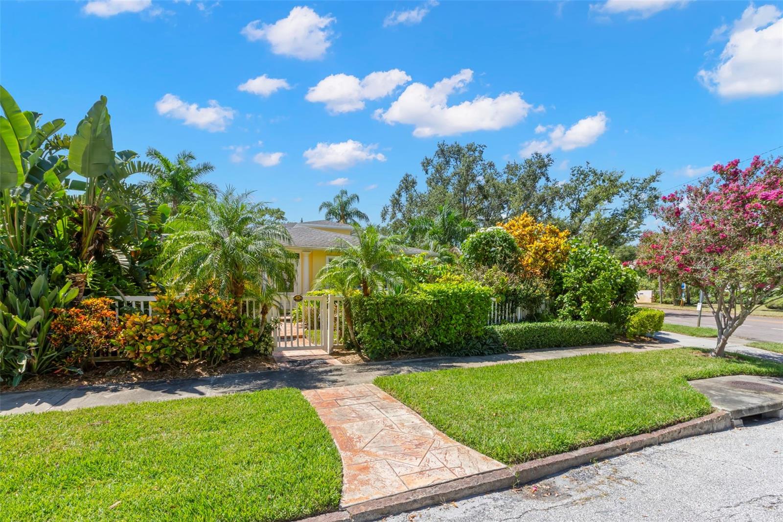 Image 22 of 68 For 1417 Beach Drive Ne