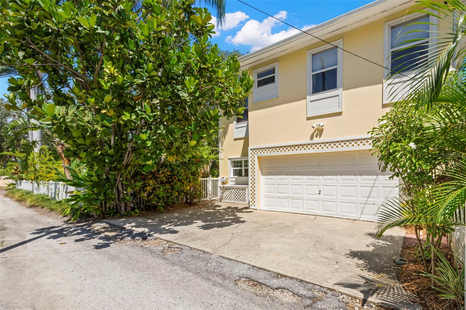 Image 26 of 68 For 1417 Beach Drive Ne