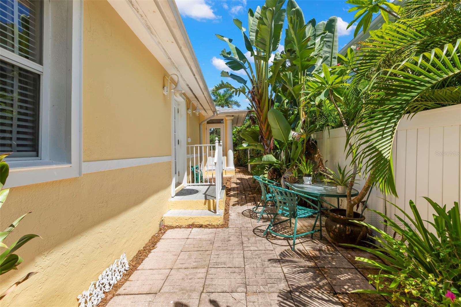 Image 38 of 68 For 1417 Beach Drive Ne