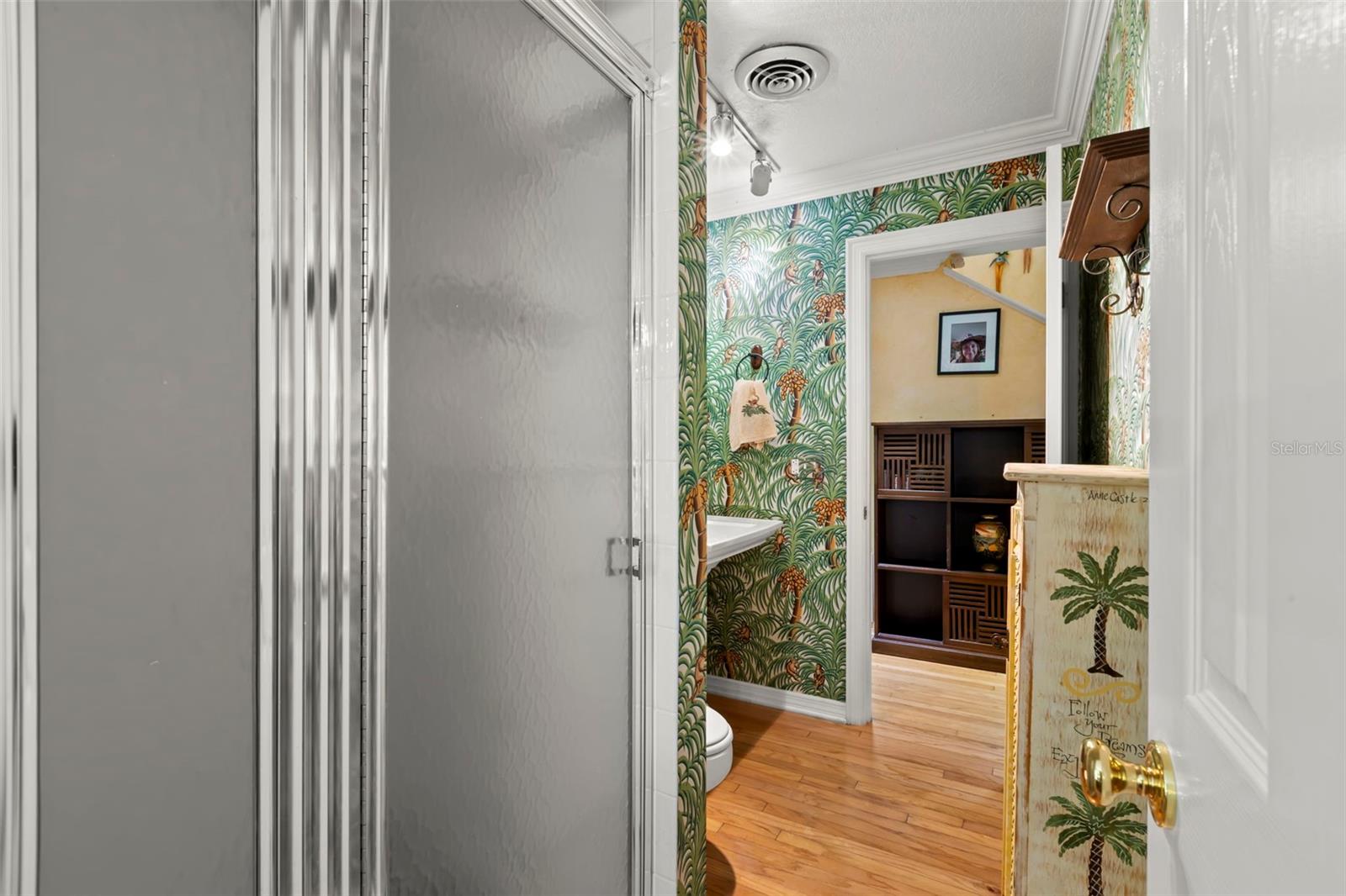 Image 43 of 68 For 1417 Beach Drive Ne