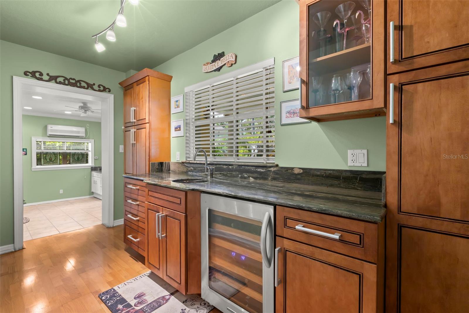 Image 44 of 68 For 1417 Beach Drive Ne