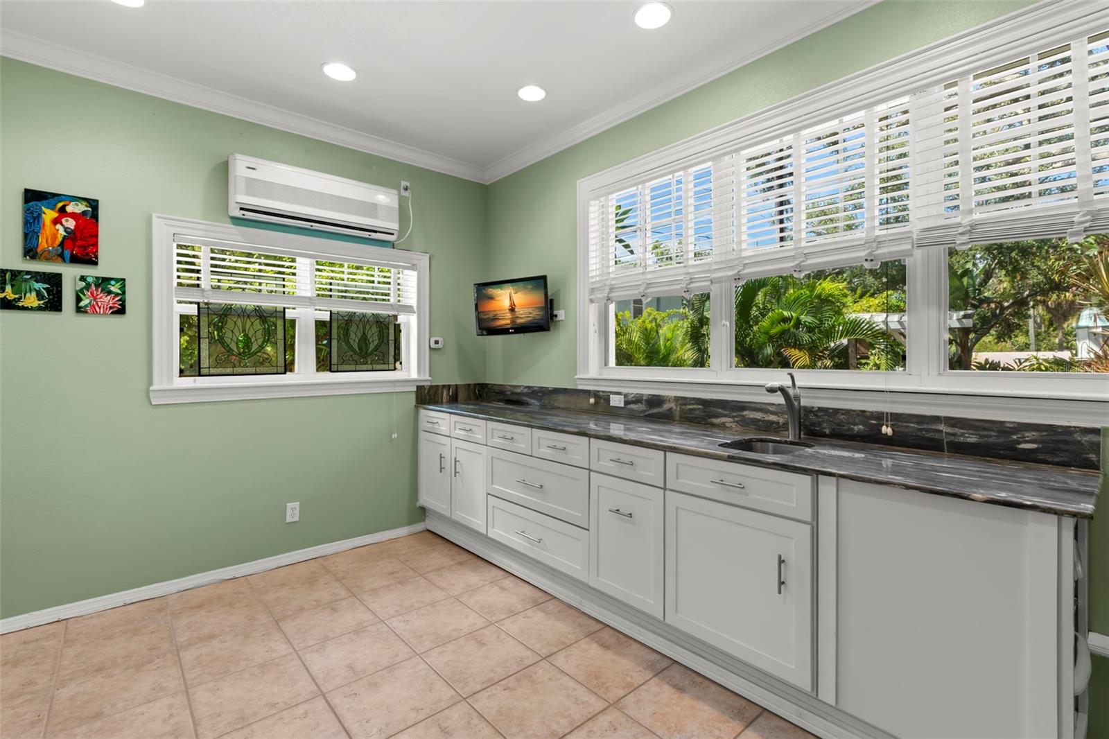 Image 47 of 68 For 1417 Beach Drive Ne