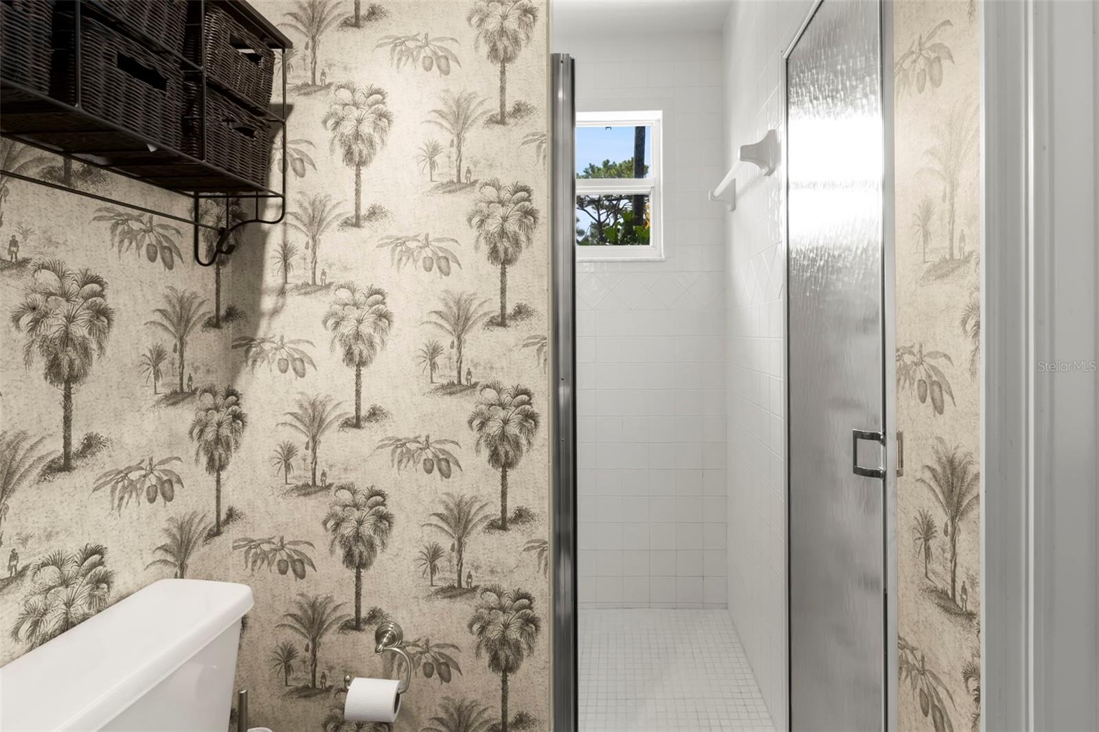 Image 57 of 68 For 1417 Beach Drive Ne