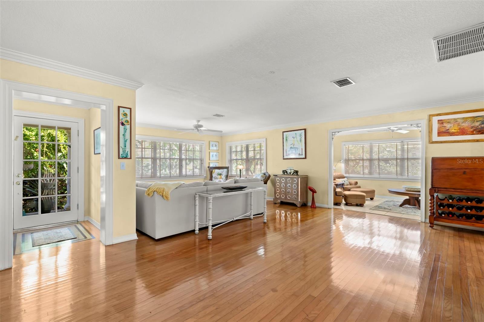 Image 8 of 68 For 1417 Beach Drive Ne