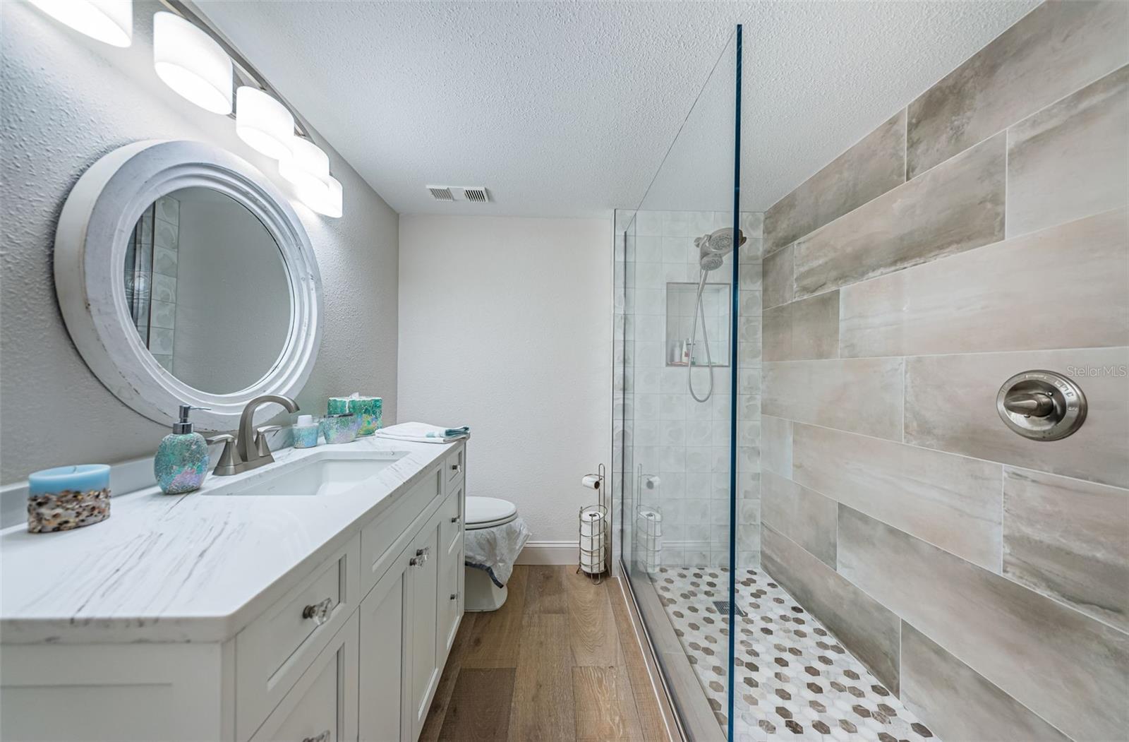 Image 24 of 39 For 5633 Puerta Del Sol Boulevard S 103