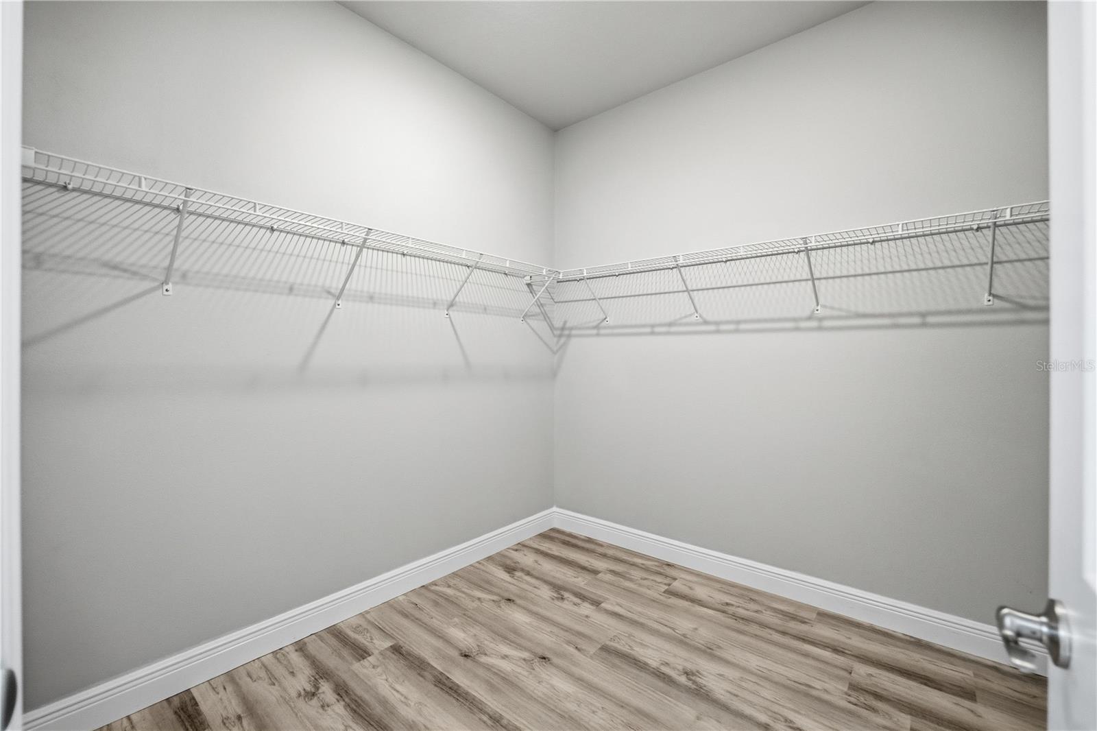 Image 15 of 35 For 1556 River Circle