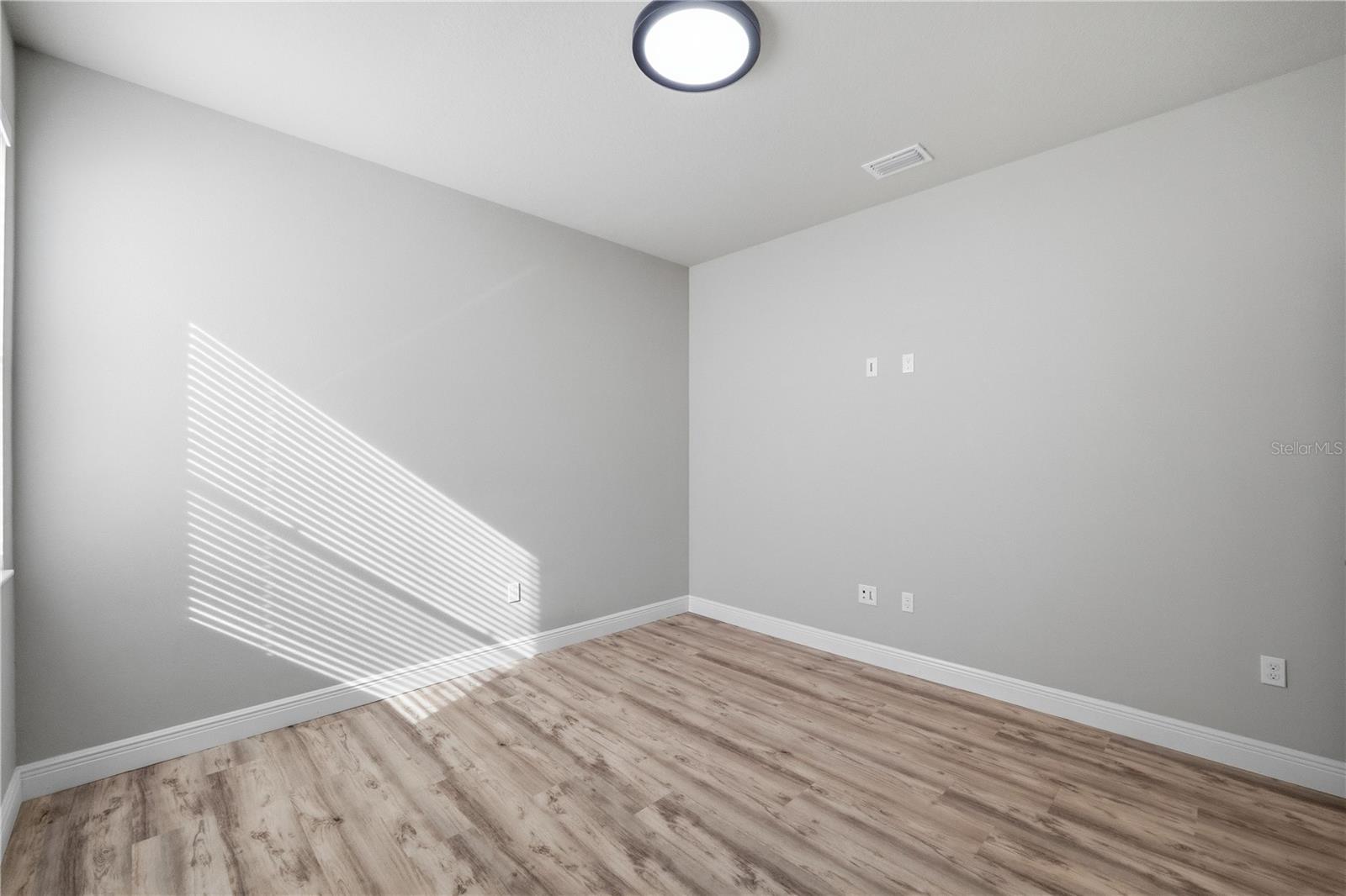 Image 17 of 35 For 1556 River Circle