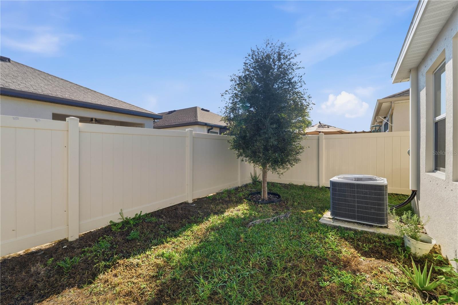 Image 23 of 35 For 1556 River Circle