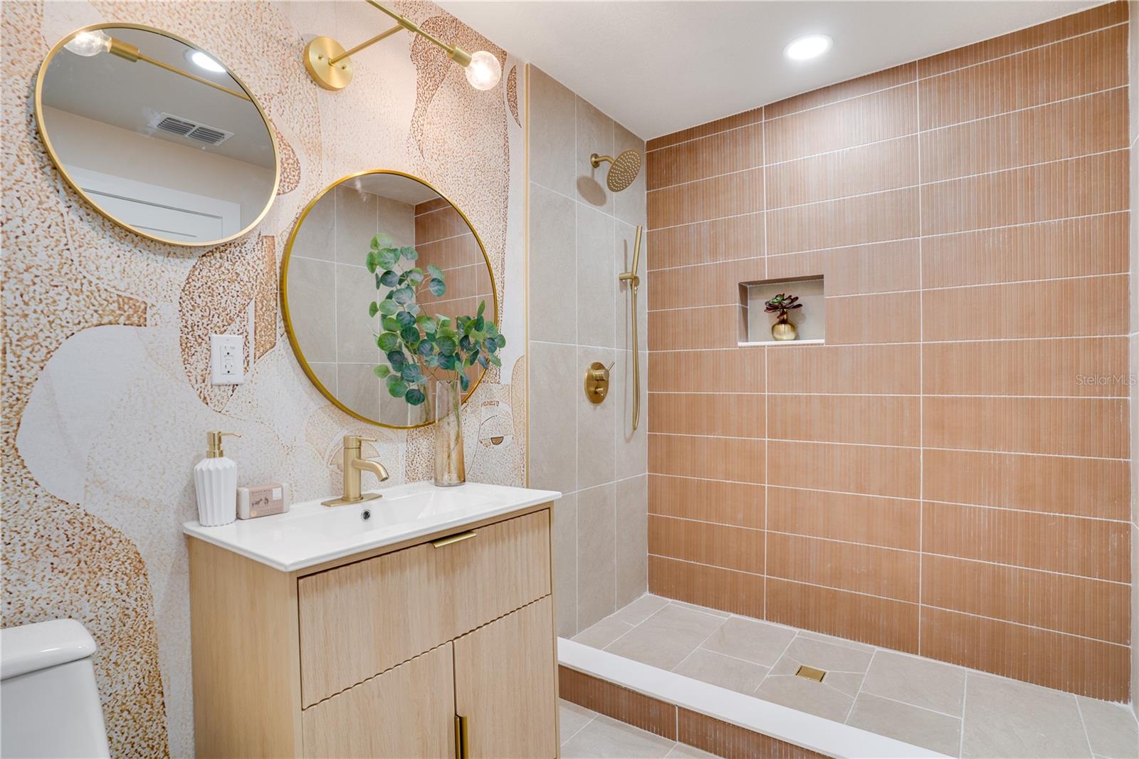 Image 16 of 34 For 1132 76th Avenue N