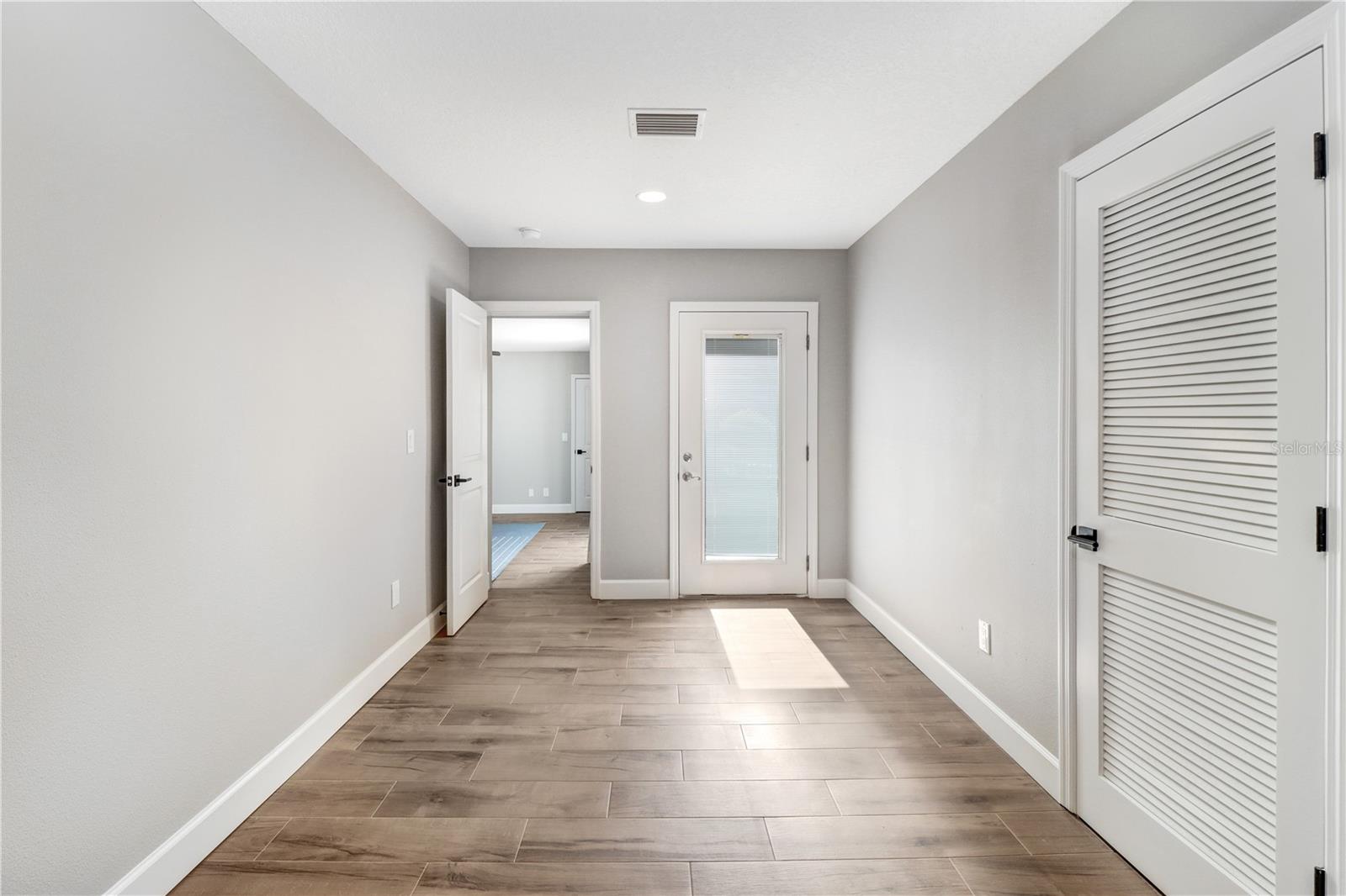 Image 16 of 21 For 4018 West Shore Boulevard