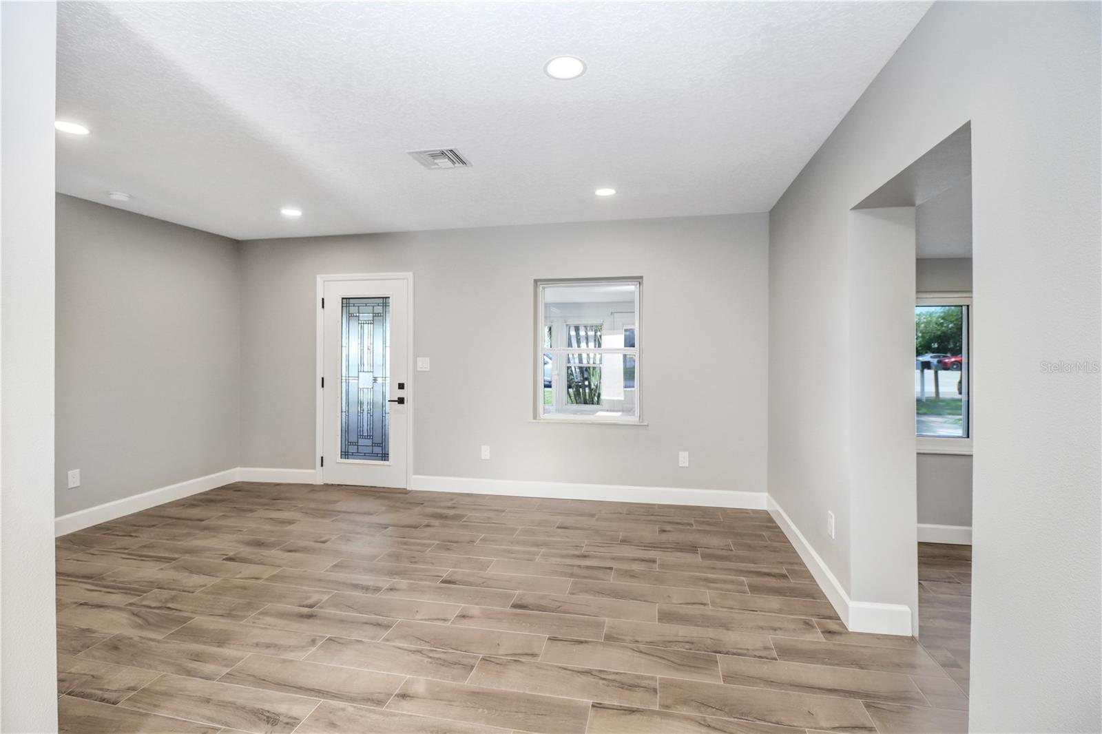 Image 17 of 21 For 4018 West Shore Boulevard