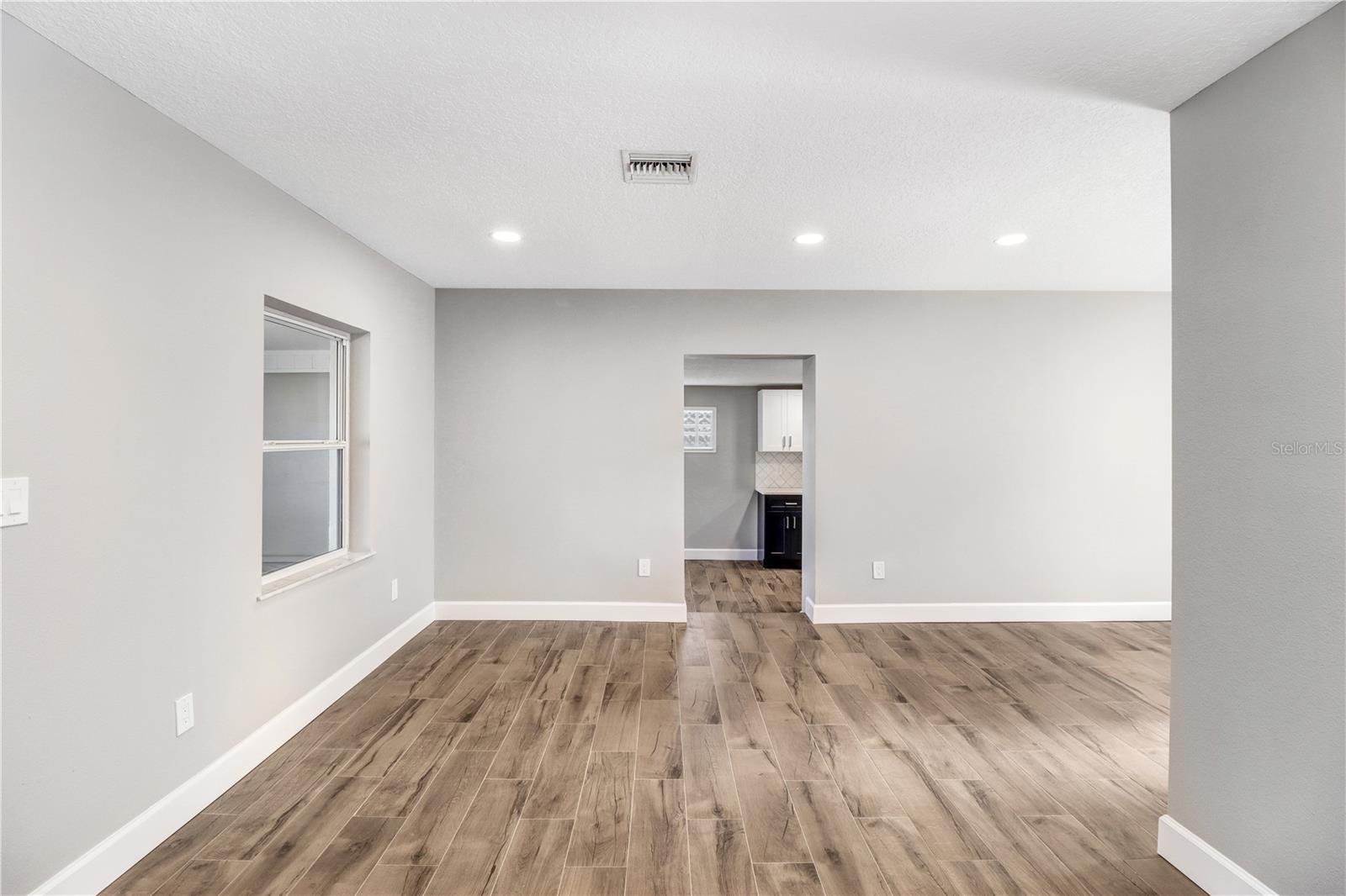 Image 18 of 21 For 4018 West Shore Boulevard