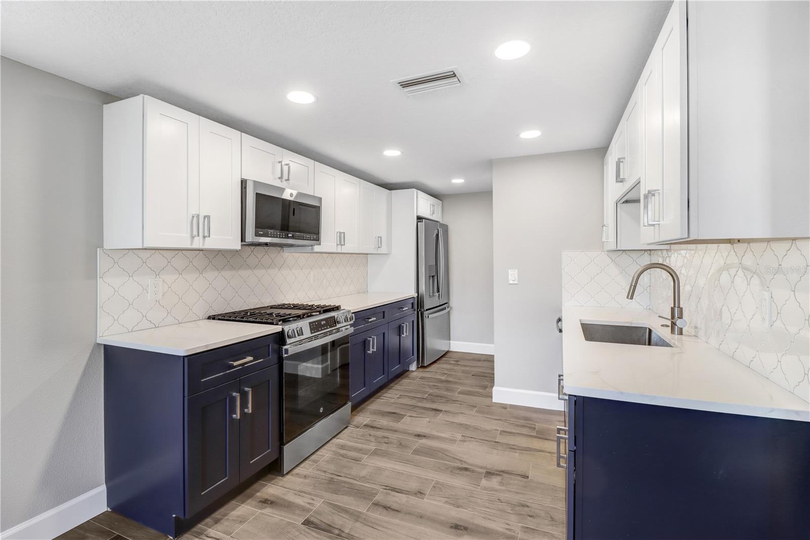 Image 3 of 21 For 4018 West Shore Boulevard