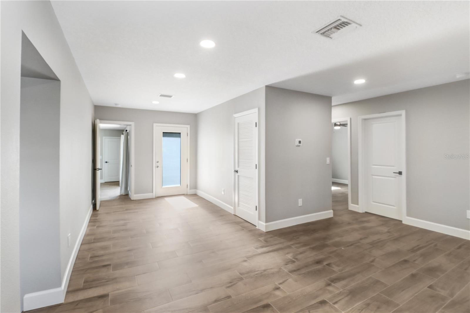 Image 6 of 21 For 4018 West Shore Boulevard