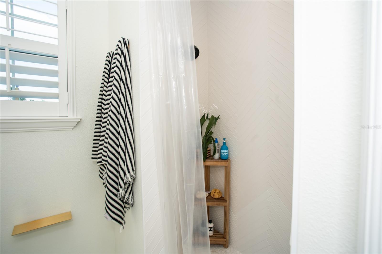 Image 32 of 61 For 6109 Bayside Drive