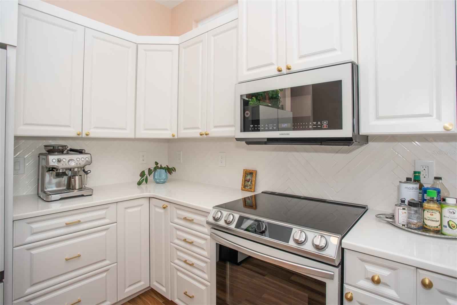 Image 8 of 61 For 6109 Bayside Drive