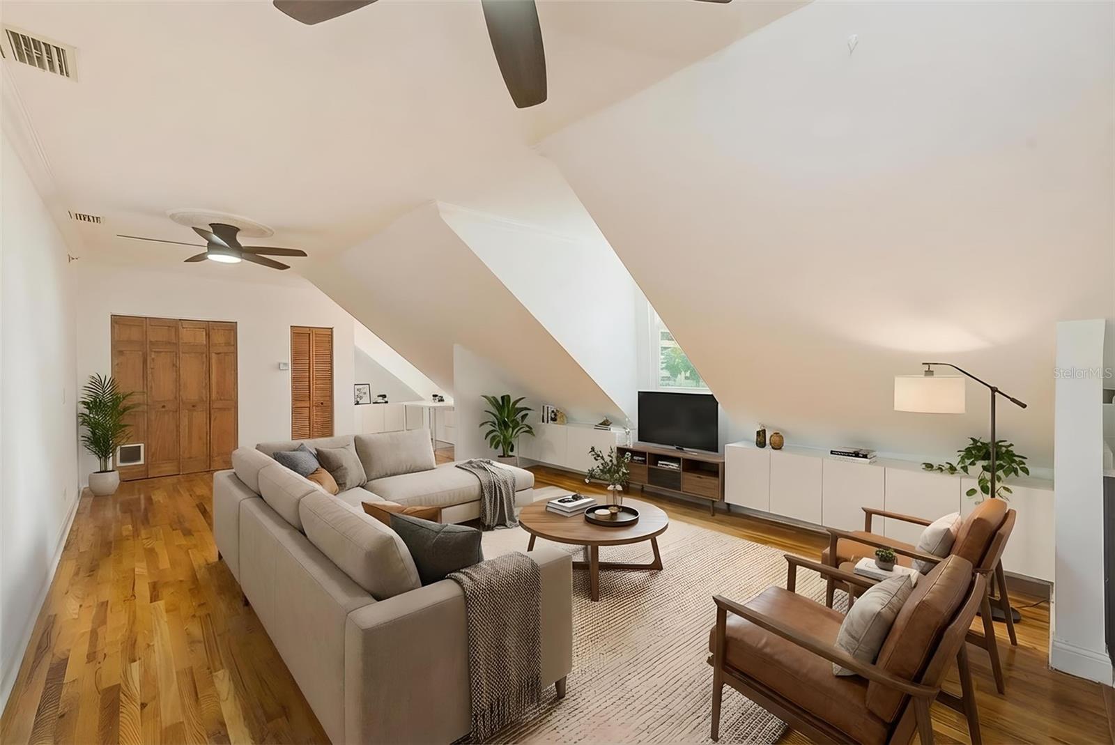 Image 5 of 17 For 215 Central Avenue 4c