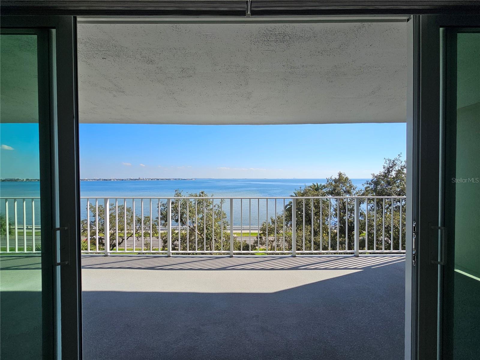 Image 4 of 35 For 2611 Bayshore Boulevard 507