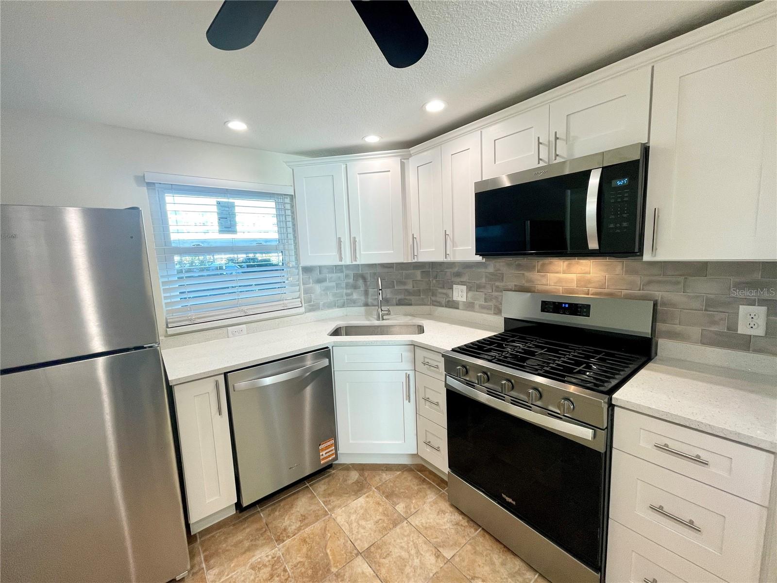 Image 10 of 71 For 5980 Shore Boulevard S 111