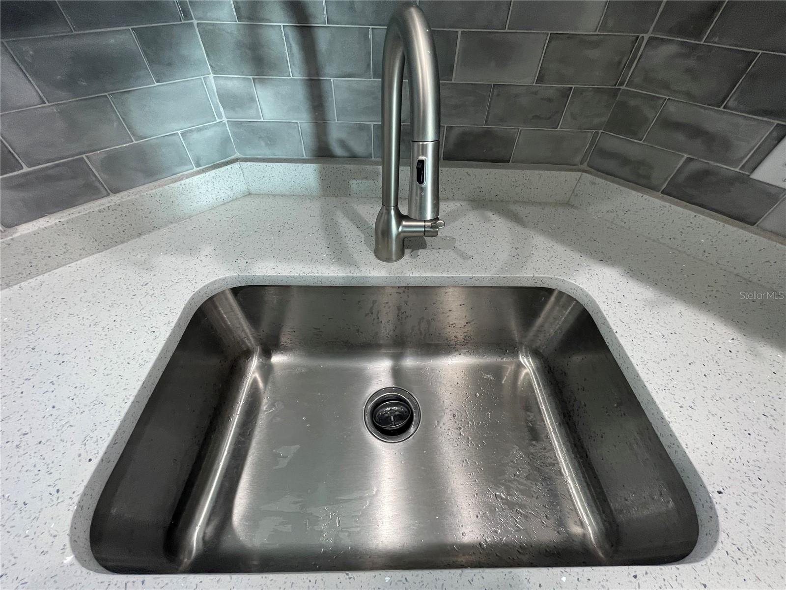 Image 14 of 71 For 5980 Shore Boulevard S 111