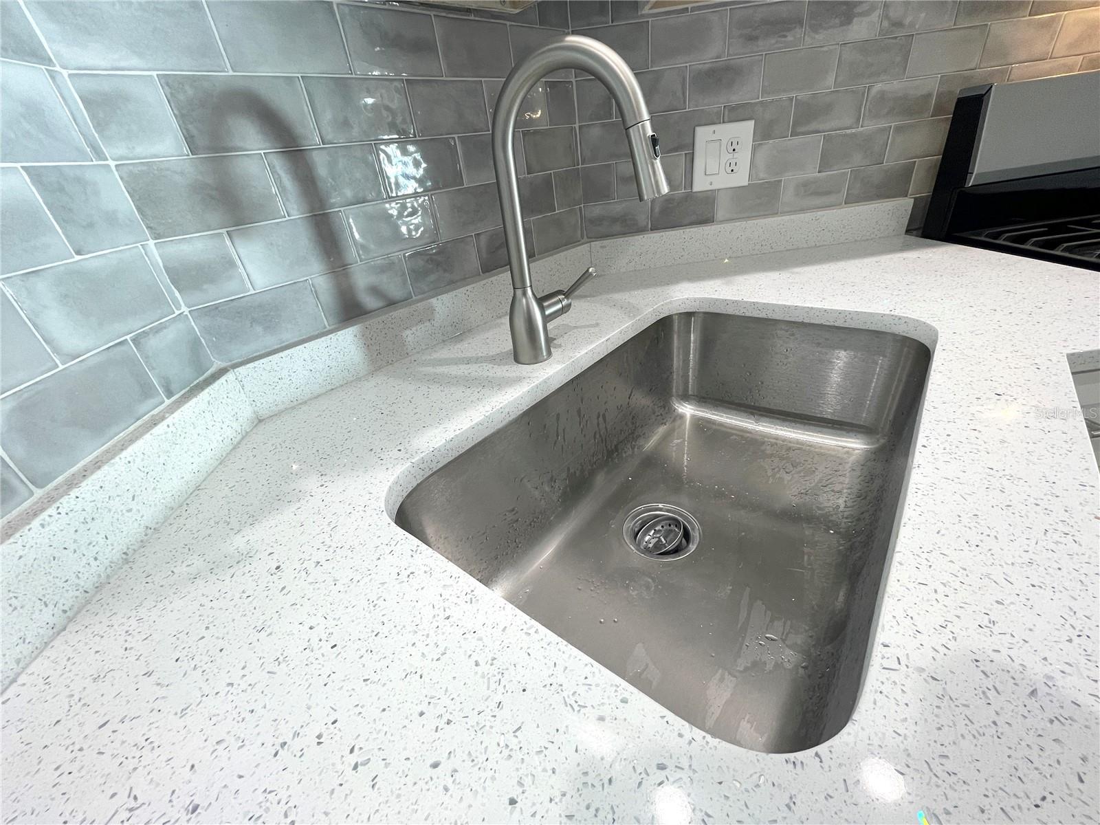 Image 15 of 71 For 5980 Shore Boulevard S 111