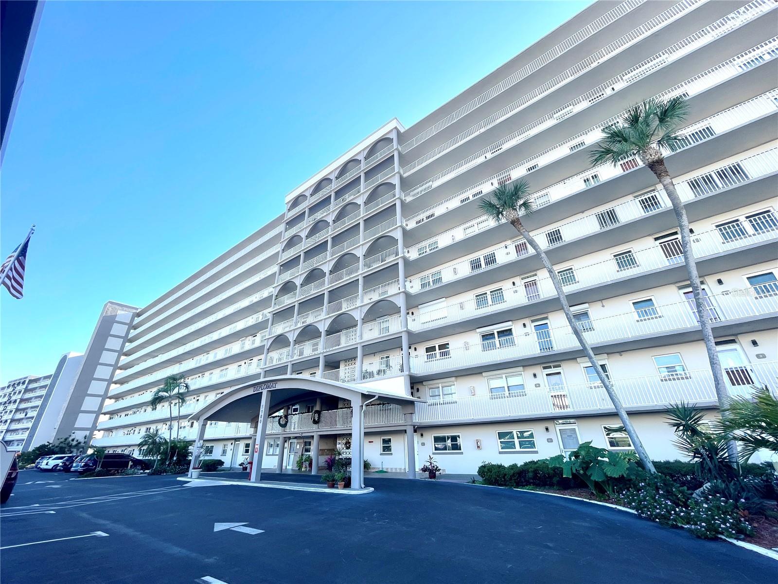 Image 2 of 71 For 5980 Shore Boulevard S 111