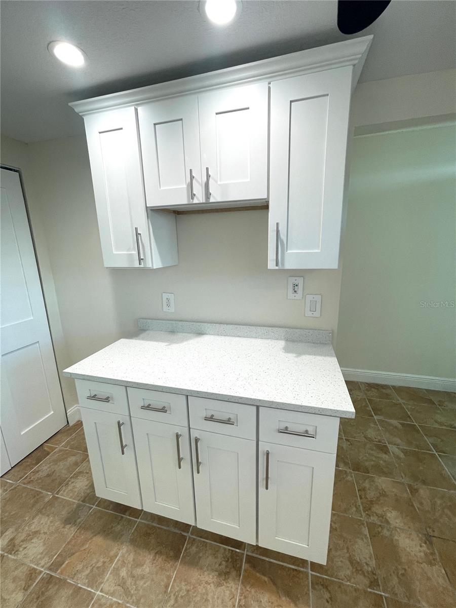 Image 20 of 71 For 5980 Shore Boulevard S 111