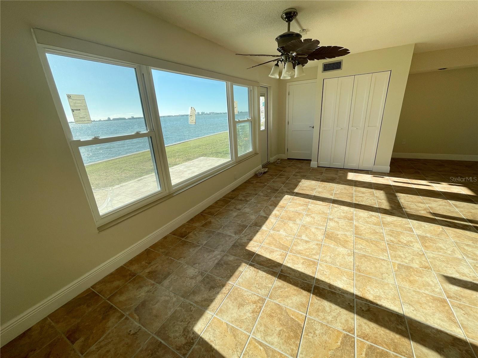 Image 28 of 71 For 5980 Shore Boulevard S 111