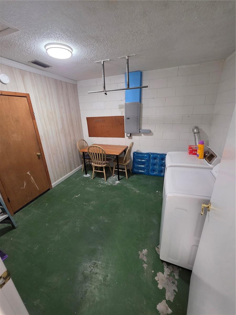 Image 20 of 27 For 7981 Smoketree Court