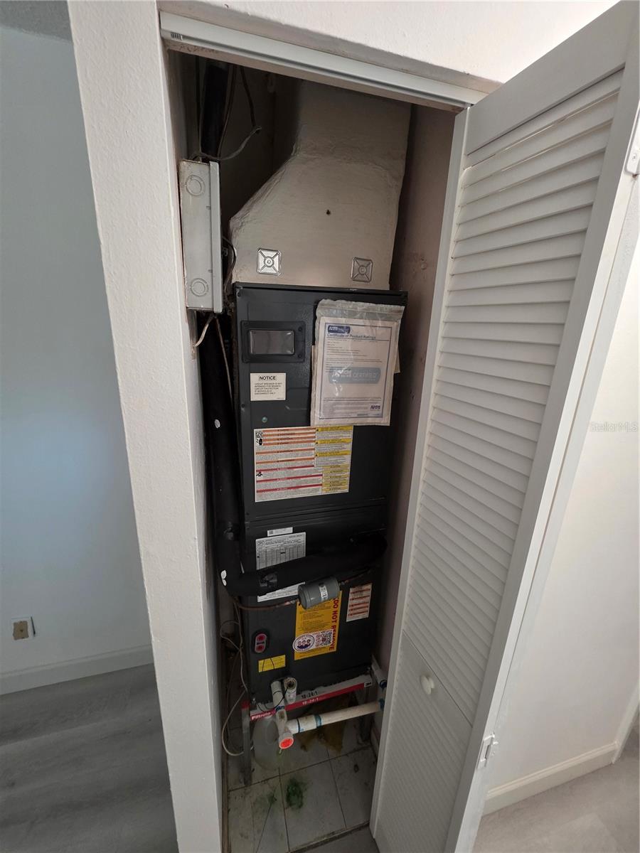 Image 21 of 27 For 7981 Smoketree Court