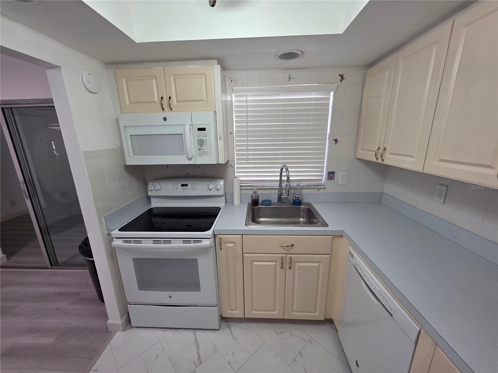 Image 6 of 27 For 7981 Smoketree Court