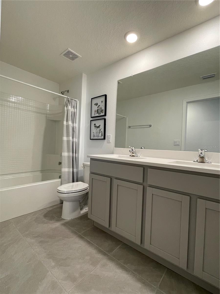 Image 18 of 35 For 37059 Kings Crown Dr