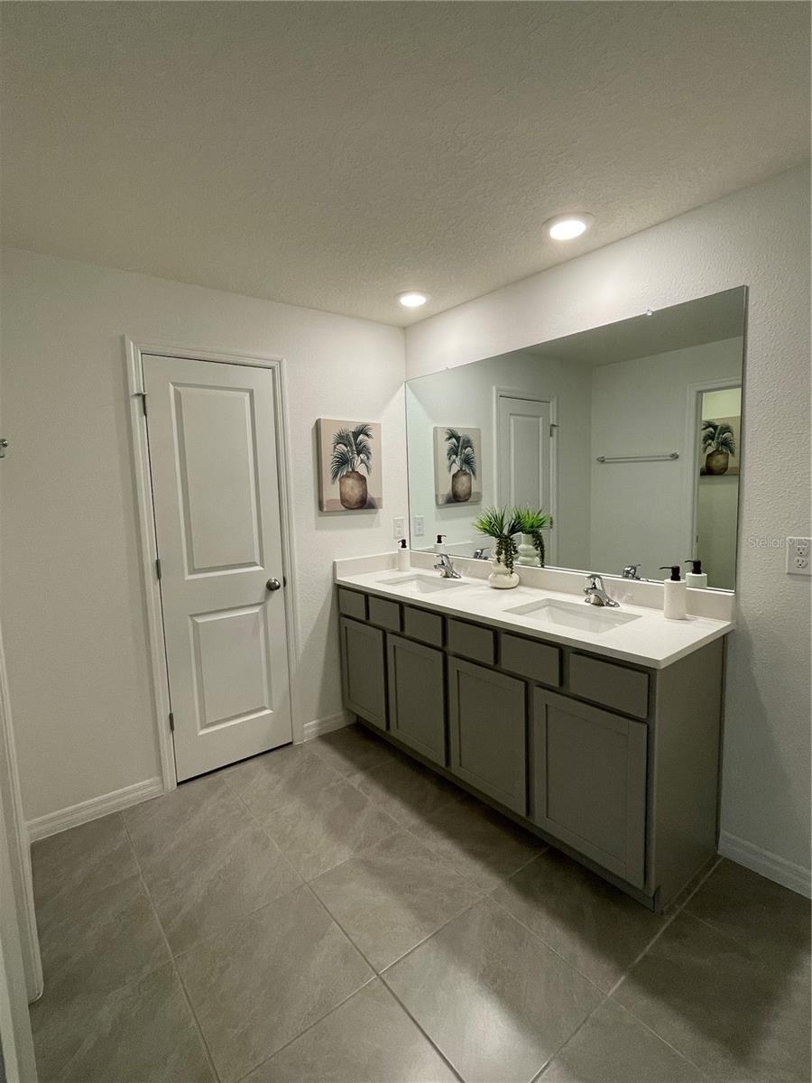 Image 24 of 35 For 37059 Kings Crown Dr