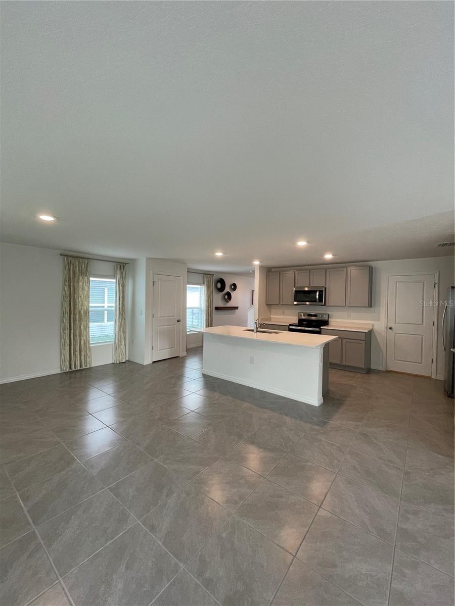 Image 4 of 35 For 37059 Kings Crown Dr