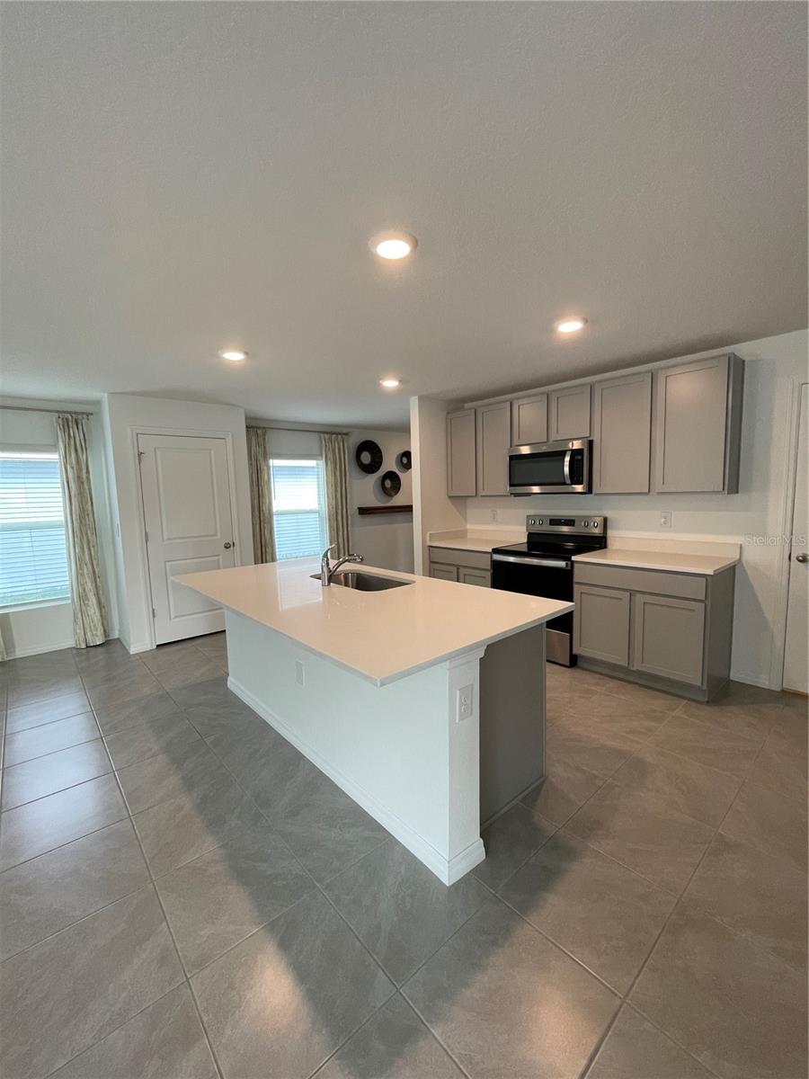 Image 6 of 35 For 37059 Kings Crown Dr