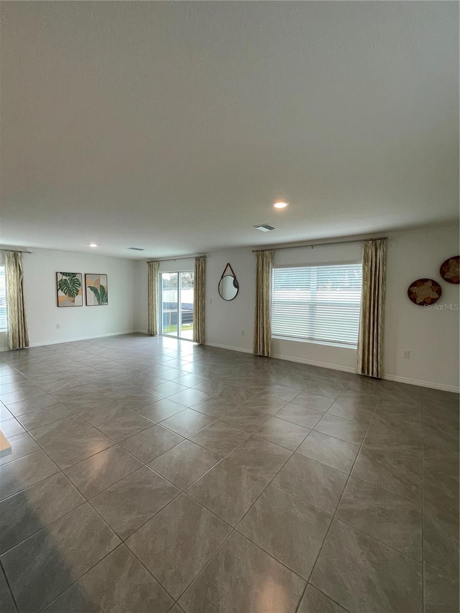 Image 7 of 35 For 37059 Kings Crown Dr