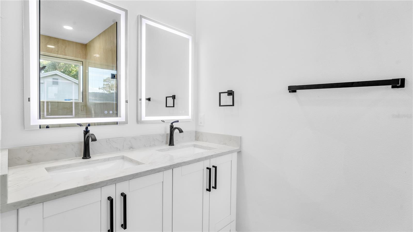 Image 16 of 38 For 2701 35th Avenue N