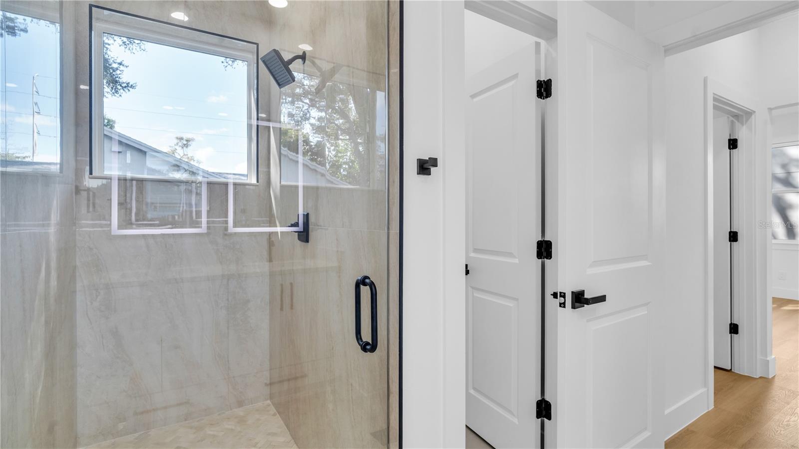 Image 18 of 38 For 2701 35th Avenue N