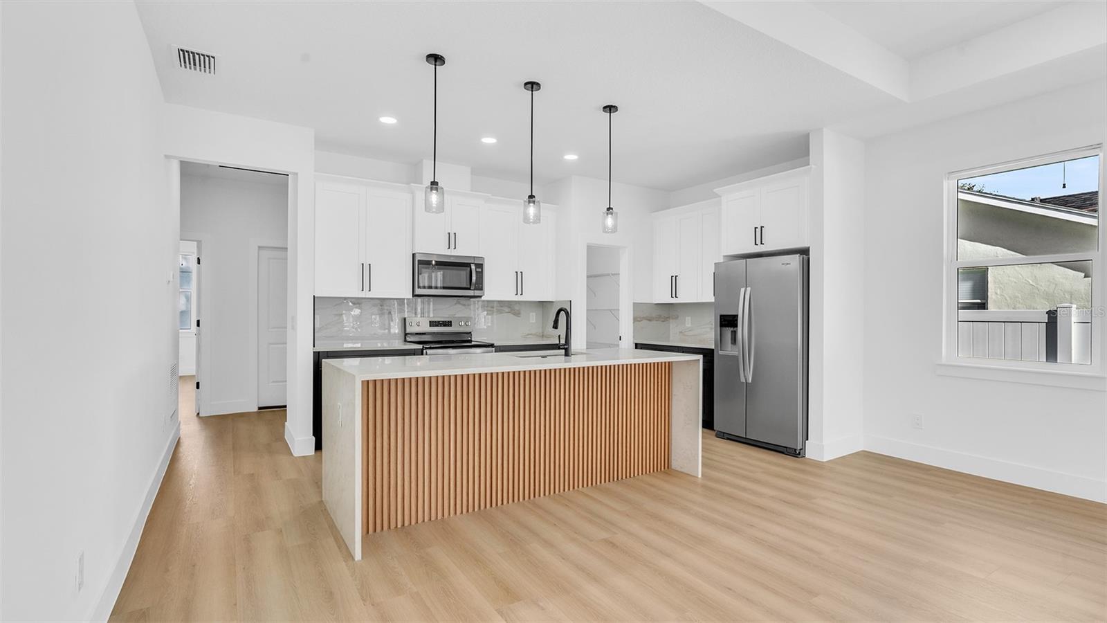 Image 7 of 38 For 2701 35th Avenue N