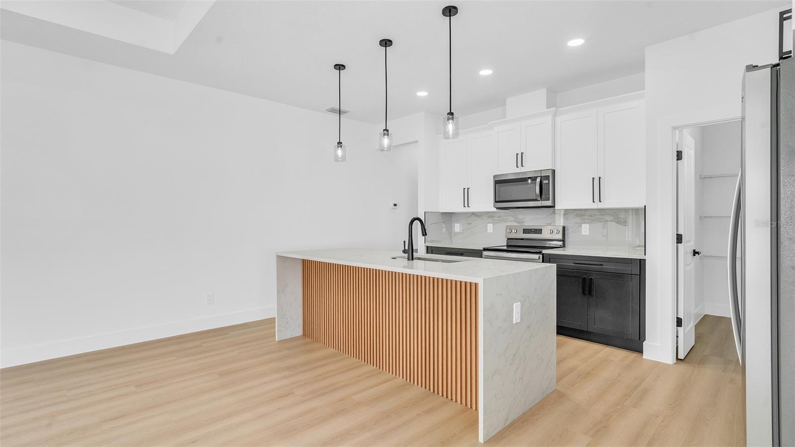 Image 8 of 38 For 2701 35th Avenue N