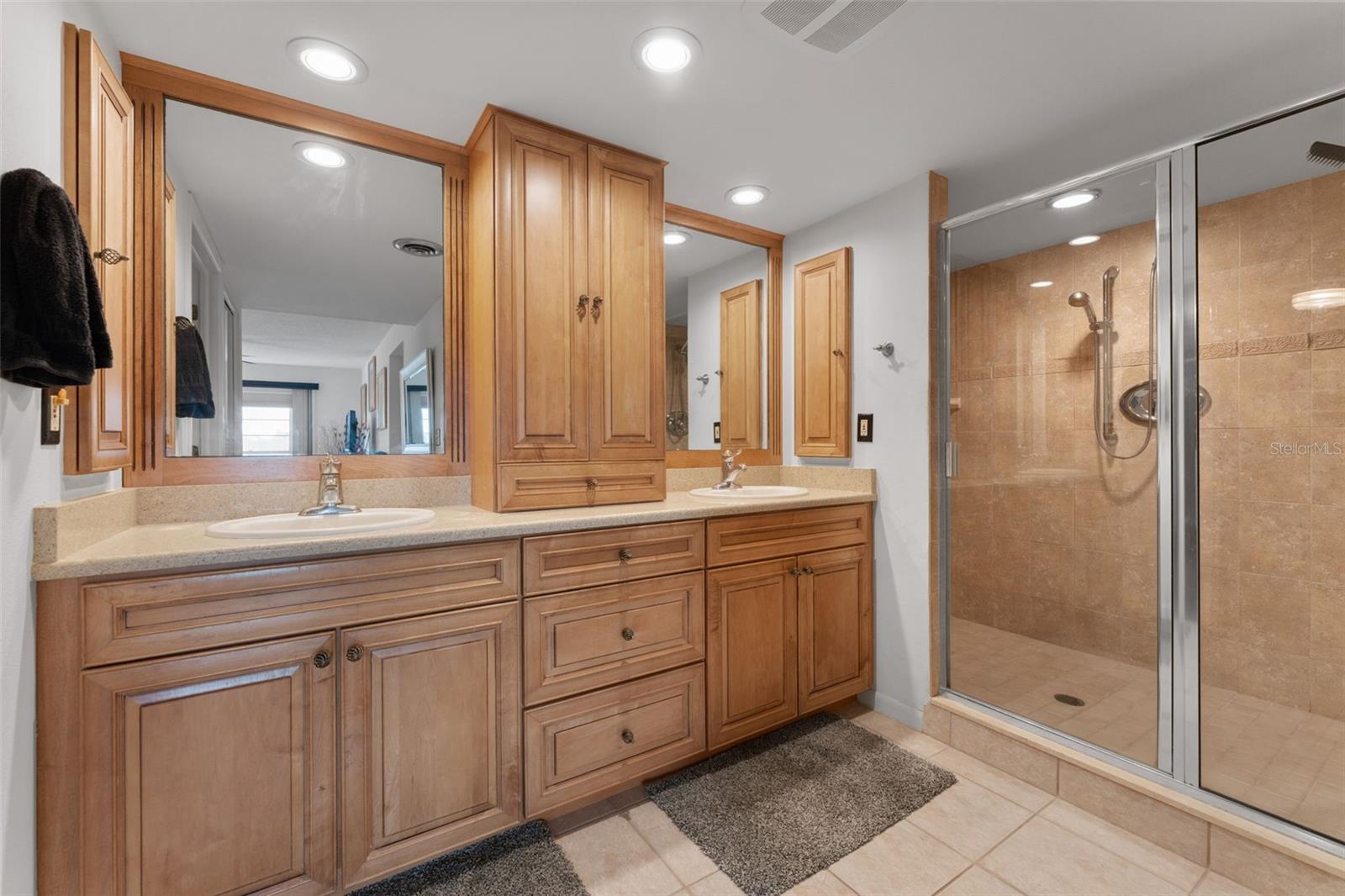 Image 20 of 53 For 3021 Countryside Boulevard 44a