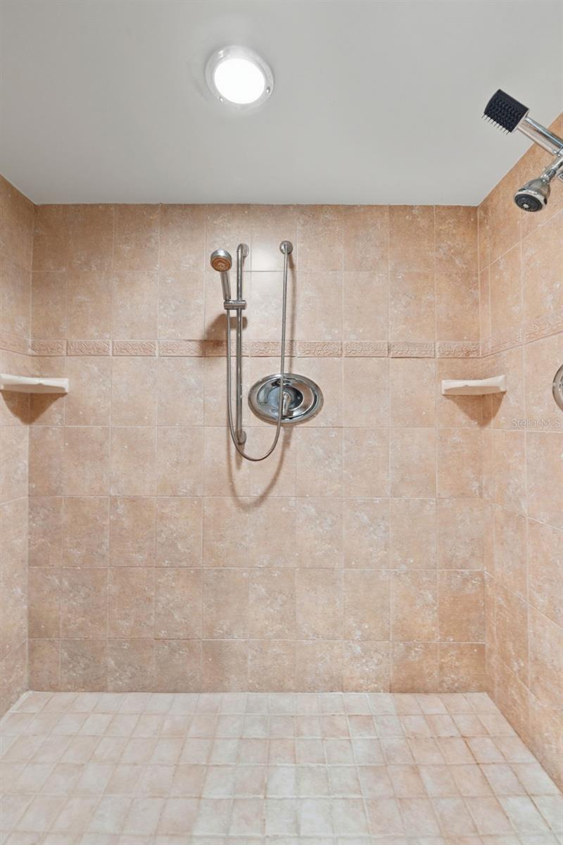 Image 21 of 53 For 3021 Countryside Boulevard 44a