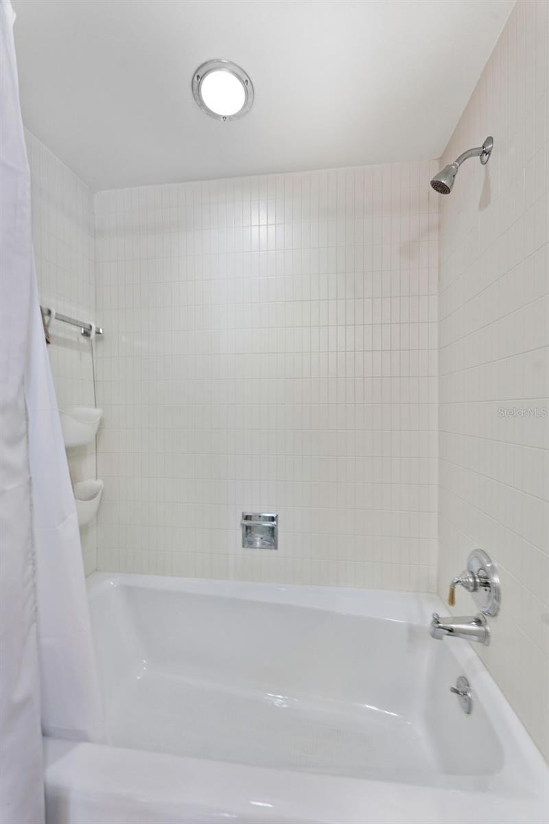 Image 26 of 53 For 3021 Countryside Boulevard 44a