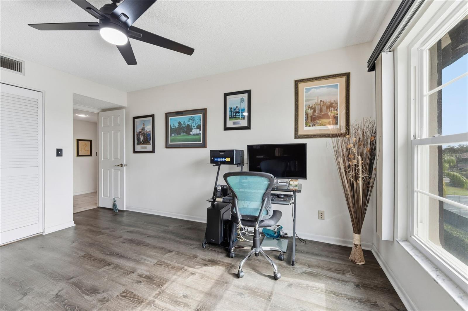 Image 29 of 53 For 3021 Countryside Boulevard 44a