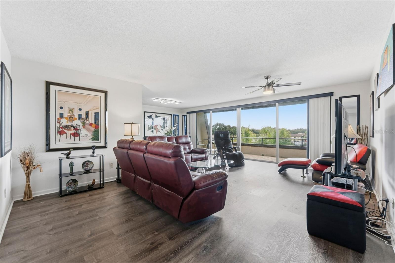 Image 5 of 53 For 3021 Countryside Boulevard 44a