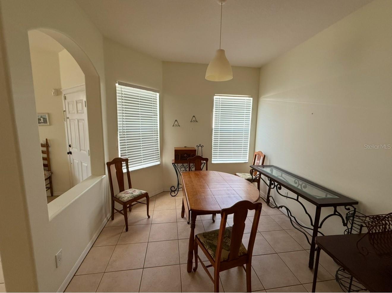 Image 6 of 18 For 6928 Surrey Oak Drive