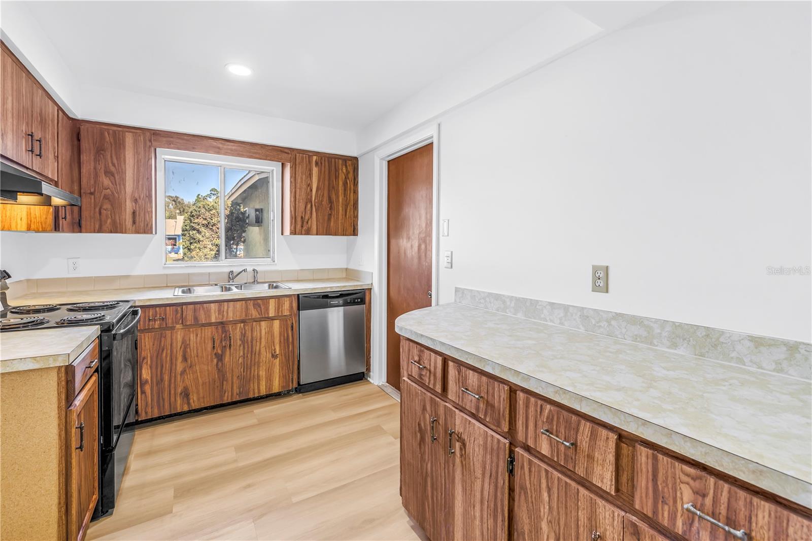 Image 17 of 36 For 9930 68th Street N