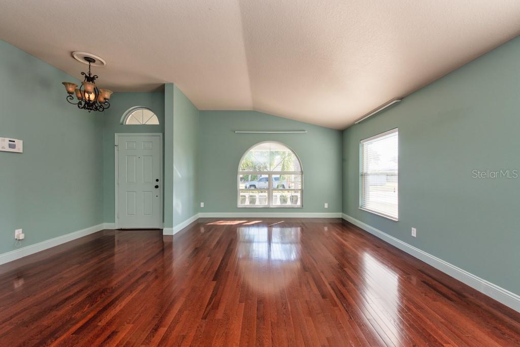 Image 4 of 40 For 1761 Bonita Bluff Court